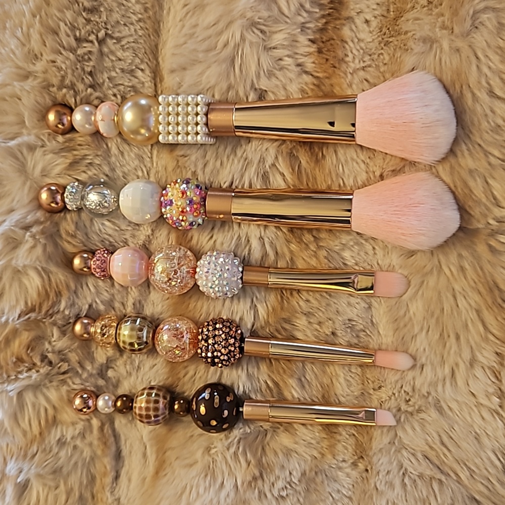 ❣️B4 sets G1 FREE!  Mothers Day gift! Beaded makeup brushes!
